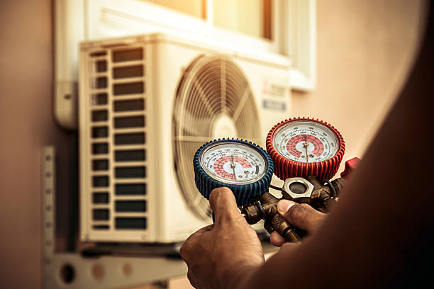 Professional Hvac technician working in Earl Park, IN